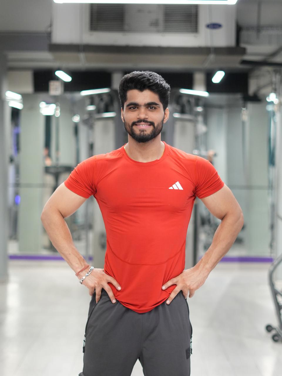 Manav, coach for busy professionals and fathers at BareBarbell